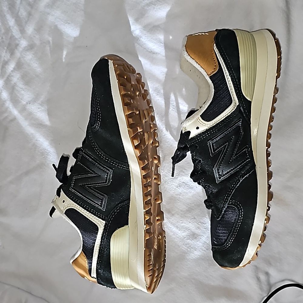 EUC NEW BALANCE SNEAKERS